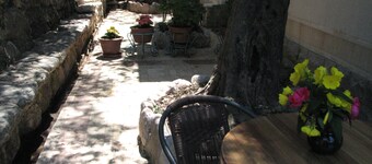 Levantin Inn Room N6 park view