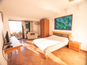 2 bedrooms, iron/ironing board, Internet, bed sheets