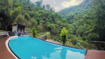 Kolam renang outdoor