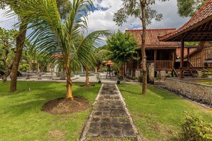 المنشأة من الخارج