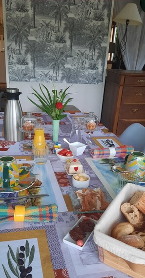 Hypo-allergenic bedding, individually decorated, blackout curtains - Villa Lei Rigau (Salernes)