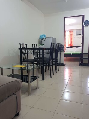 In-room dining - Samanakan's Condotel (Manila)