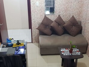 Living room - Samanakan's Condotel (Manila)