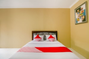 Deluxe Double Room | Desk, free WiFi, bed sheets