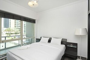 Blackout curtains, cots/infant beds, rollaway beds - Al Majara 5 by Deluxe Holiday Homes (Dubai)