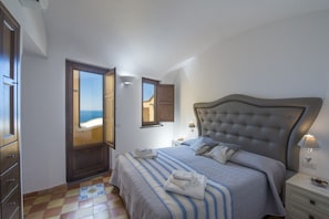 2 chambres, coffre-fort, fer et planche à repasser, lit de bébé portatif