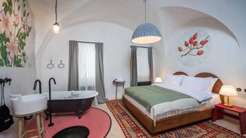Deluxe Room | Egyptian cotton sheets, premium bedding, down comforters, minibar