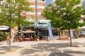 Outdoor banquet area - Hotel Aglon (Vlorë)