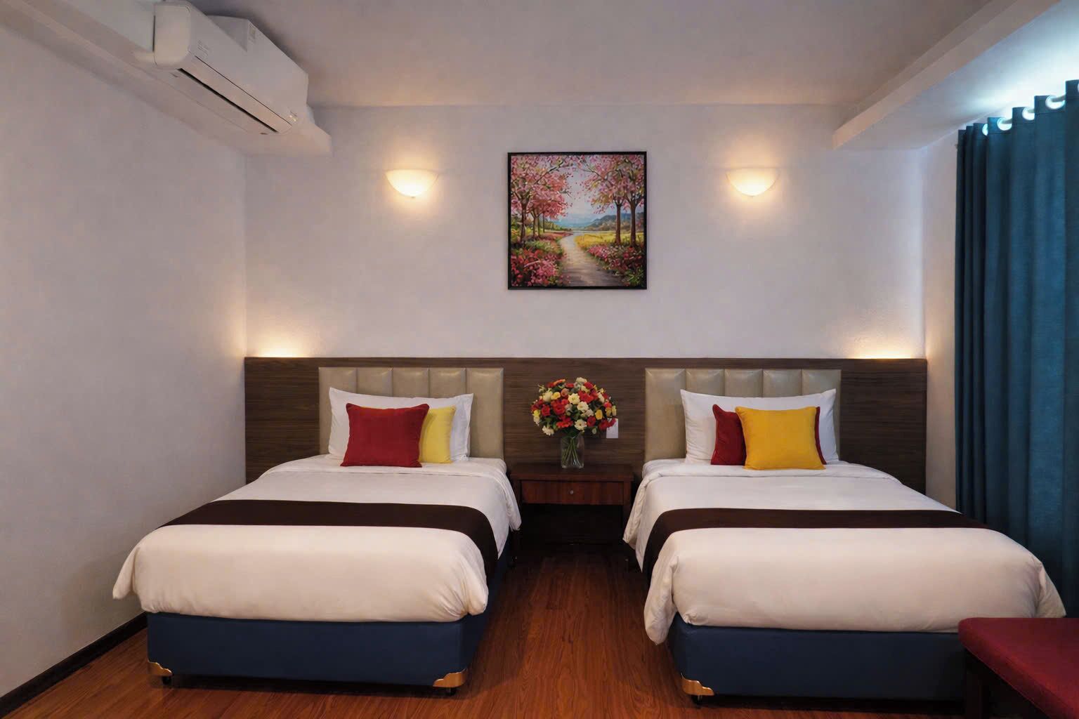 双床房 | 迷你吧、办公桌、笔记本电脑工作区、遮光窗帘