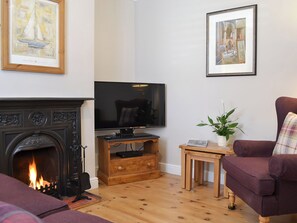 TV, fireplace - 2 bedroom accommodation in Beverley (Beverley)
