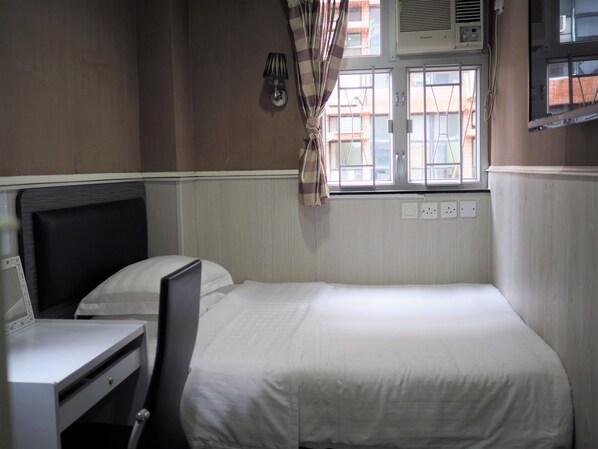 Standard-Doppelzimmer, 1 Doppelbett | Verdunkelungsvorhänge, kostenloses WLAN, Bettwäsche