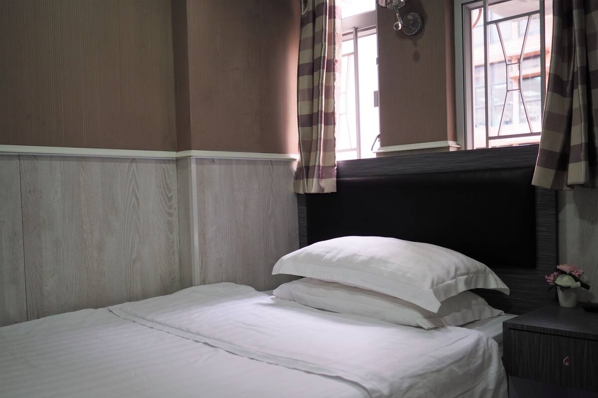 Habitación doble estándar, 1 cama matrimonial | Cortinas blackout, wifi gratis y ropa de cama