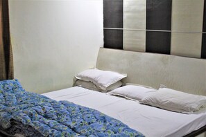 City Triple Room, City View | Individually furnished, desk, soundproofing, free WiFi