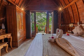 Minibar, soundproofing, free WiFi, bed sheets - The Peace Arta Bungalow (Penida Island)