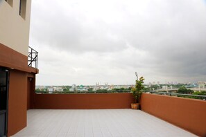 تناول الطعام بالخارج