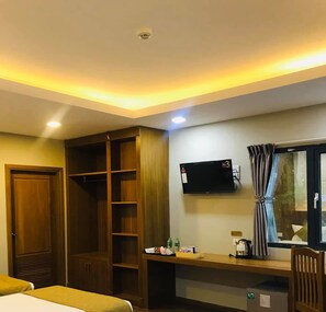 デラックス ルーム | セーフティボックス (室内)、デスク、遮光カーテン、WiFi (無料)