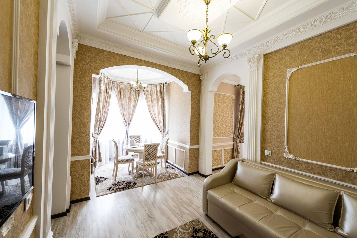Suite | In-room safe, iron/ironing board, free WiFi
