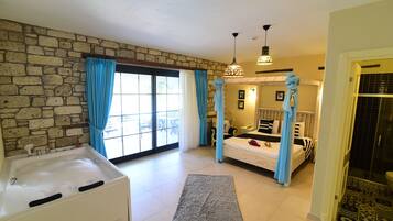 Deluxe Room, 1 Queen Bed | Minibar, blackout drapes, soundproofing, free WiFi