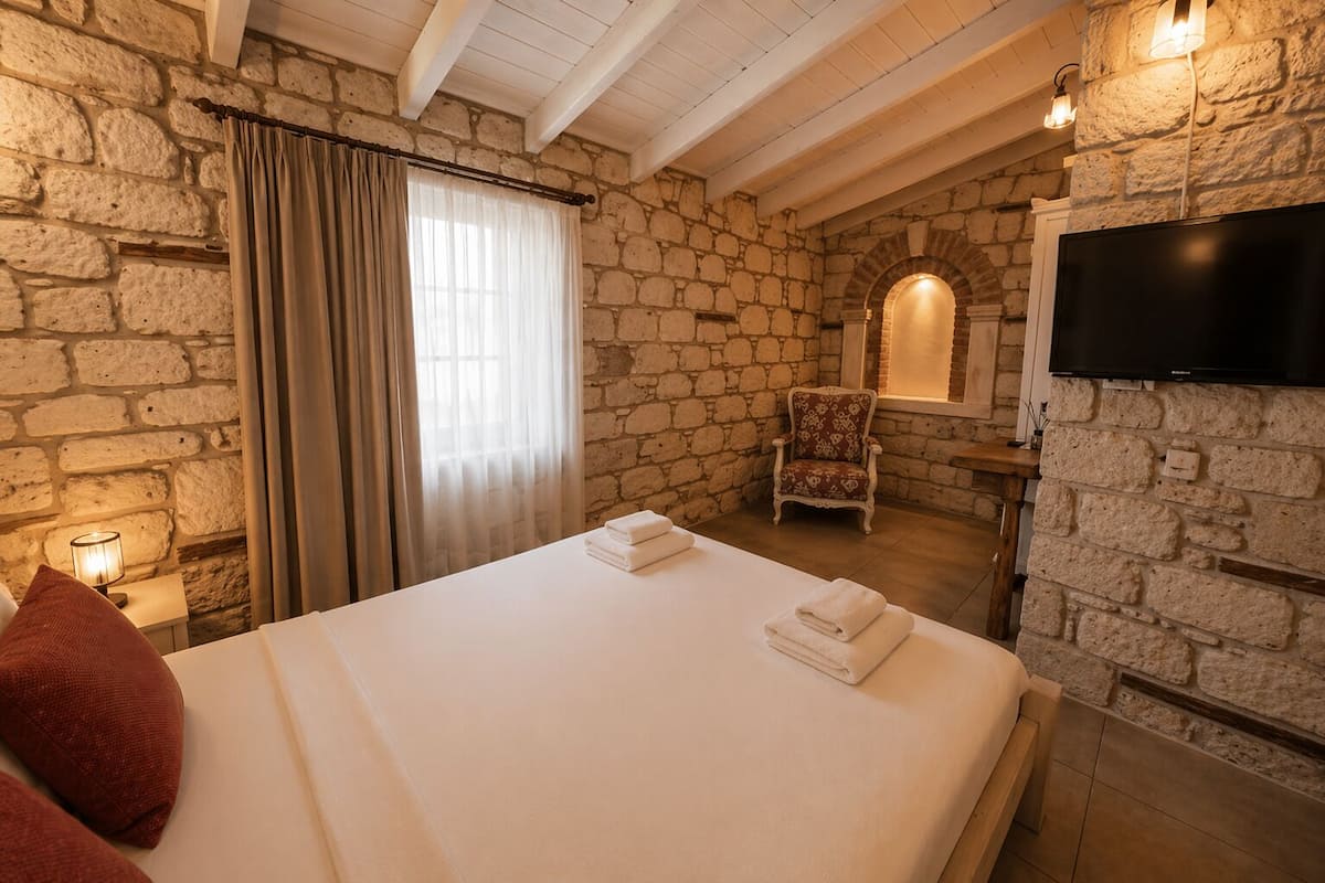 Double Room With Garden View | 迷你吧、遮光窗帘、隔音、免费 WiFi