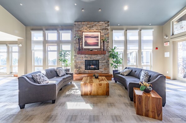 TV, fireplace, table tennis - Coquitlam center beautiuful house (Coquitlam)