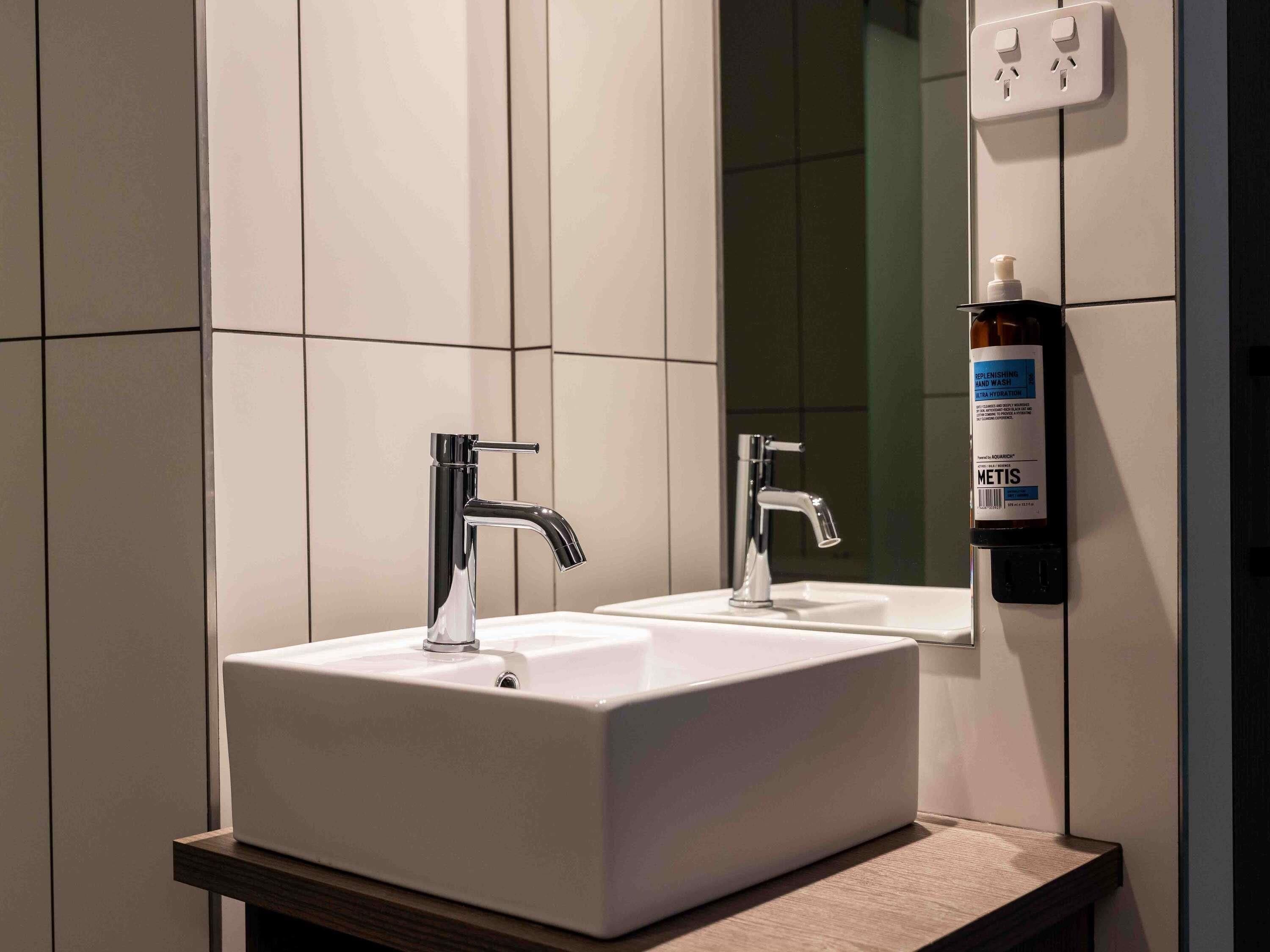 Photo - ibis Styles Melbourne Southbank