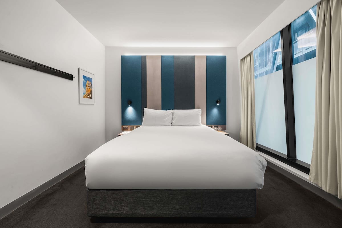 Habitación estándar, 1 cama matrimonial | Sábanas de algodón egipcio y ropa de cama de alta calidad