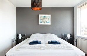 Iron/ironing board, free WiFi, bed sheets - Grótta Northern Lights Apartment & Rooms (Seltjarnarnes)