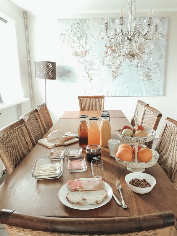 Daily continental breakfast (EUR 10 per person) - Grótta Northern Lights Apartment & Rooms (Seltjarnarnes)
