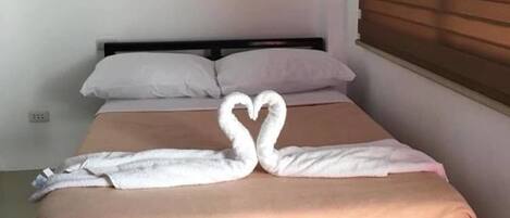 Casa de ciudad básica, 2 habitaciones | 2 habitaciones, wifi gratis y ropa de cama