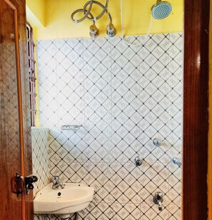 Bidet, serviettes fournies, savon, shampoing