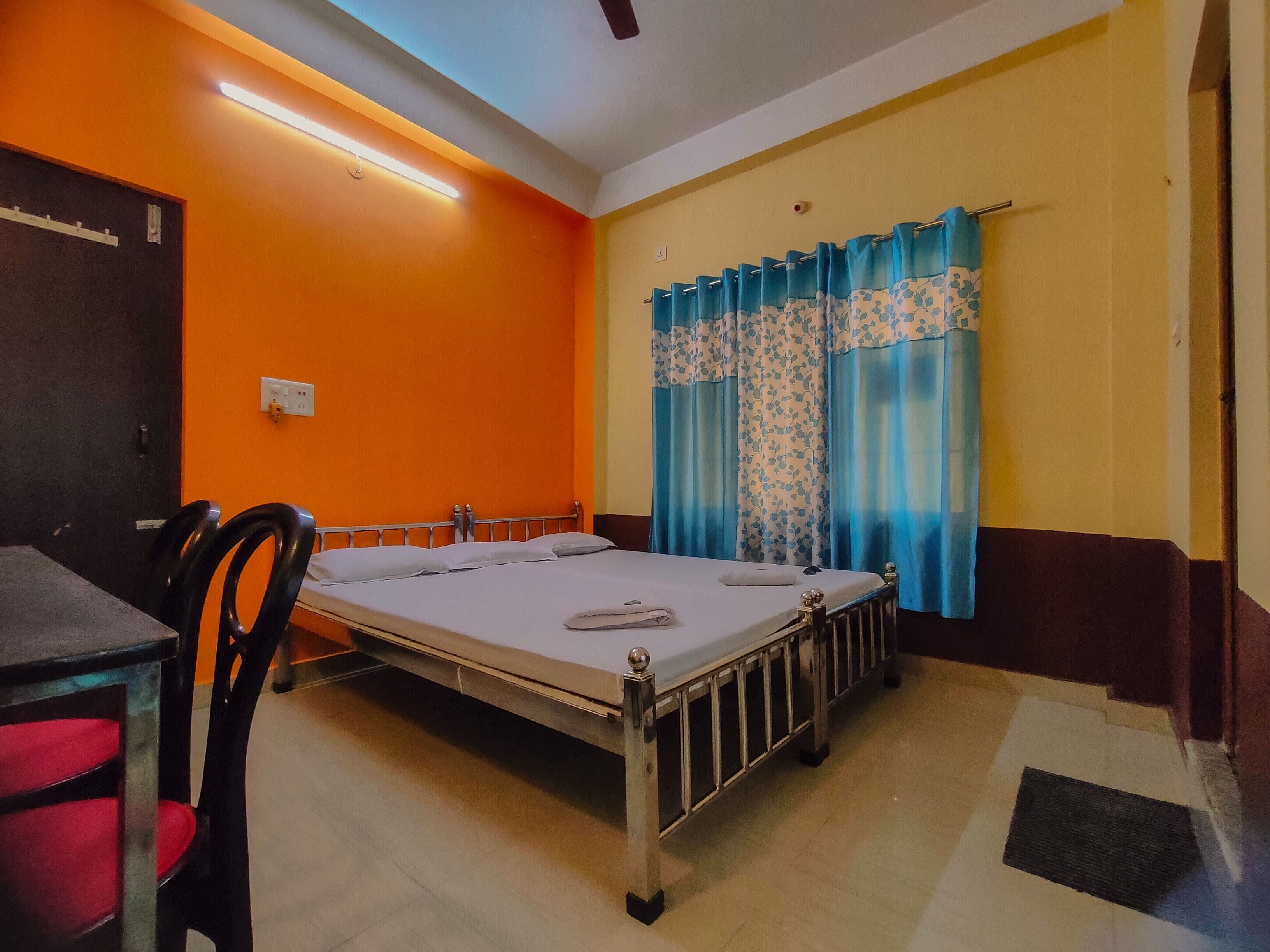 1 bedroom, desk, free WiFi, bed sheets