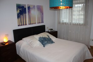 2 chambres, fer et planche à repasser, Wi-Fi, draps fournis