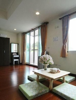TV - Ti Siang B&B (Ren'ai)
