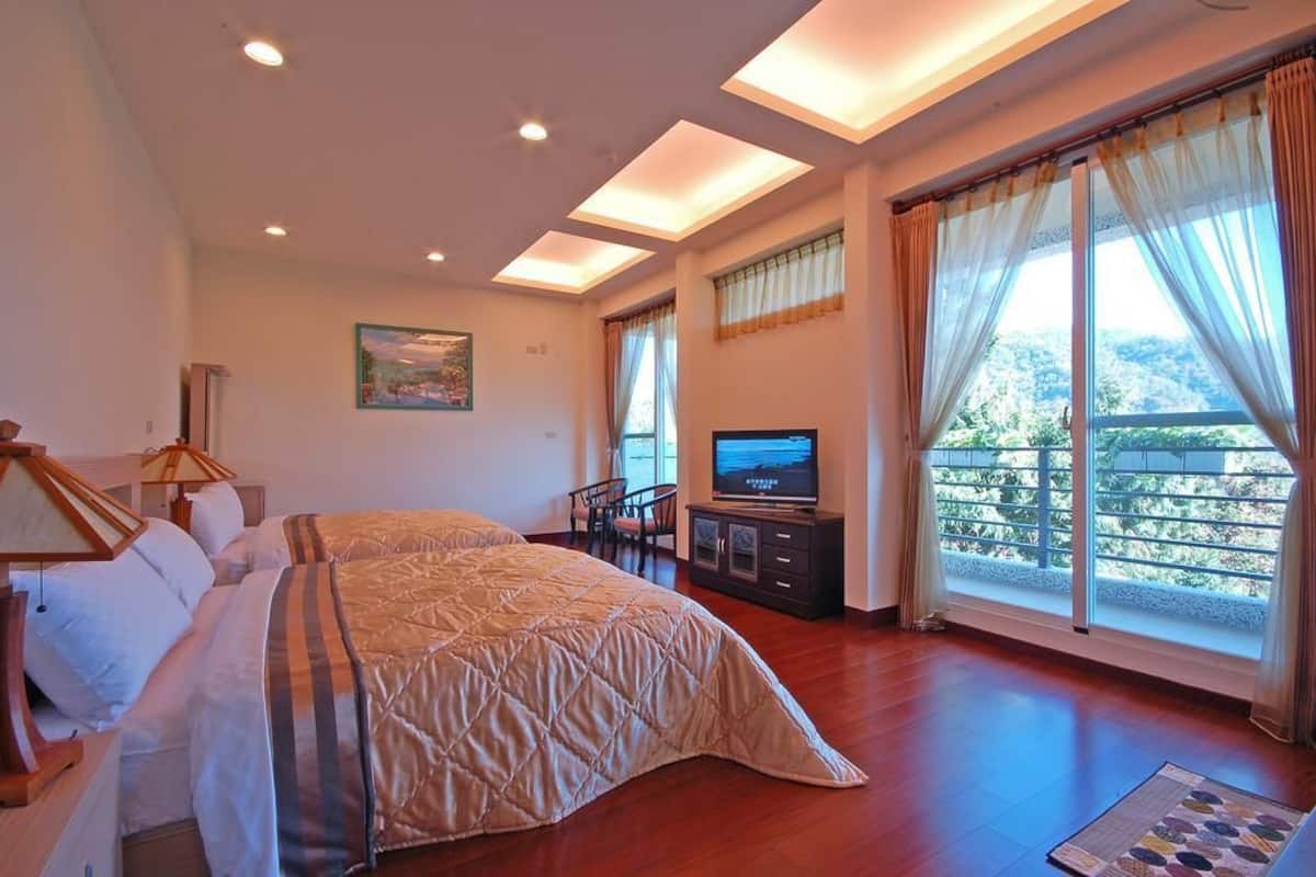Comfort Quadruple Room (302) | Desk, blackout curtains, rollaway beds, free WiFi