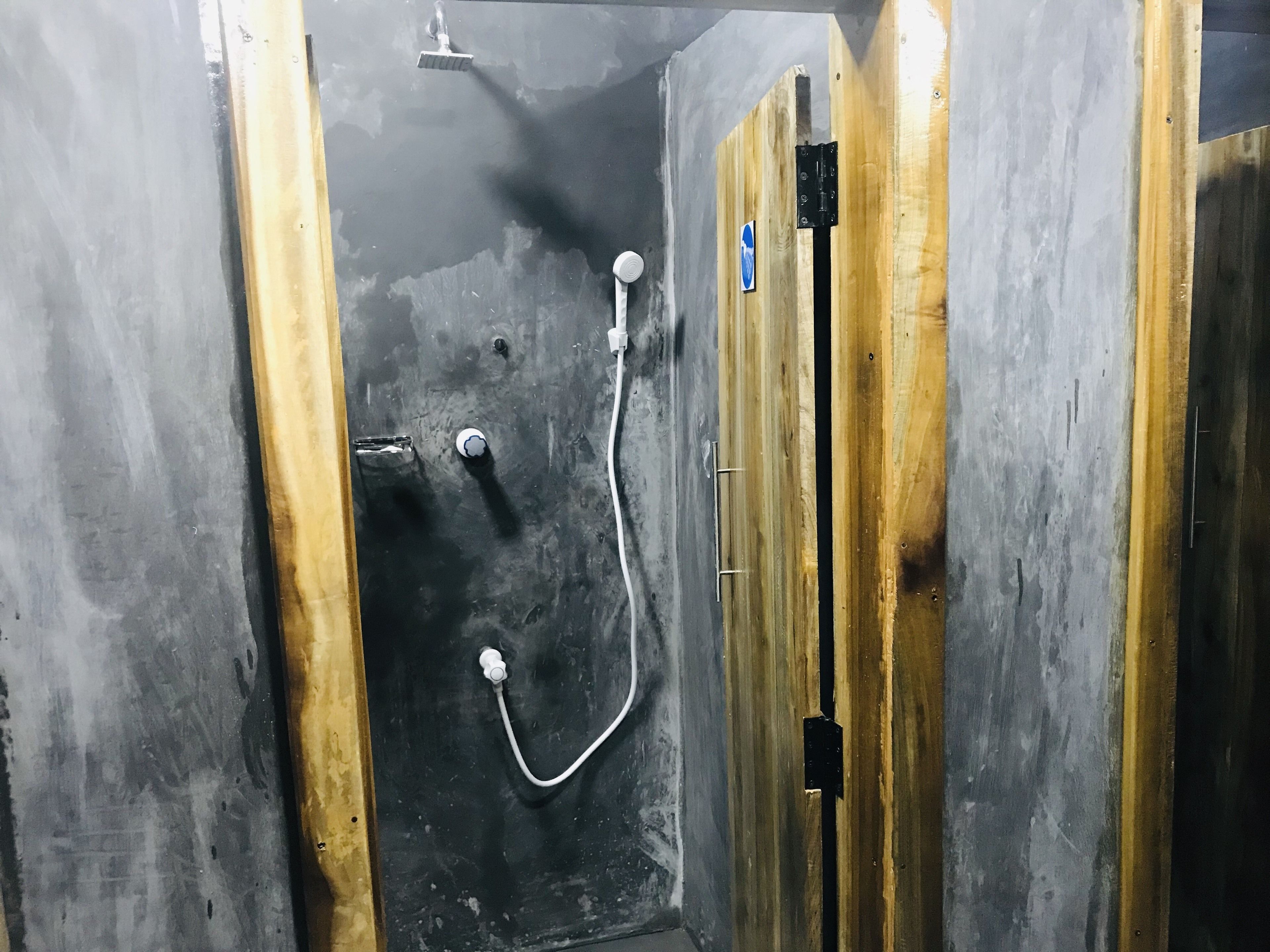 Ducha y cabezal de ducha con hidromasaje