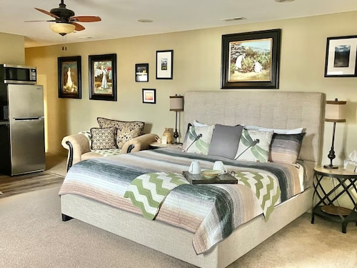 Ravens Starry Nights 3rm Suite, Kitchenette, Soaking Tub, Patio Fire Pit & Grill