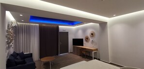 Junior studio suite, privézwembad | Luxe beddengoed, bedden met traagschuimmatras, een kluis op de kamer