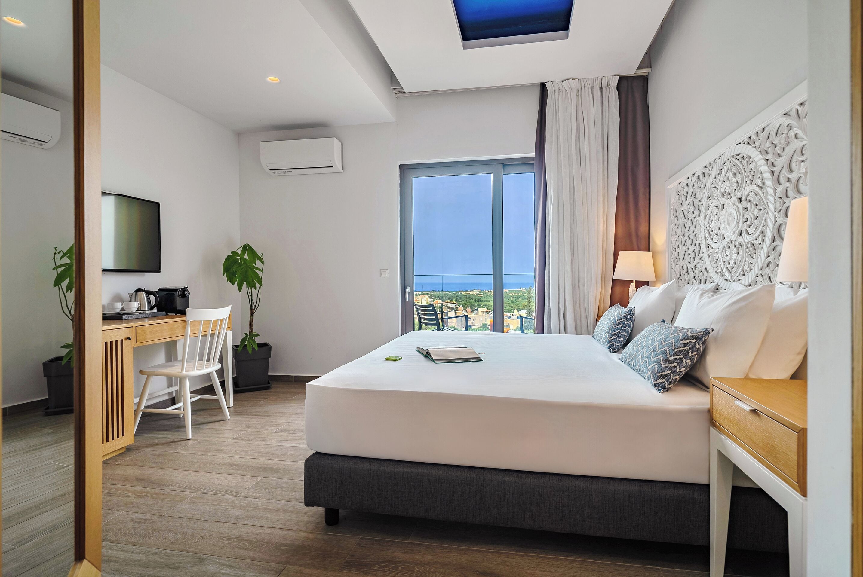 Superior Double Room, Terrace, Partial Sea View | Premium bedding, memory foam beds, in-room safe, blackout drapes