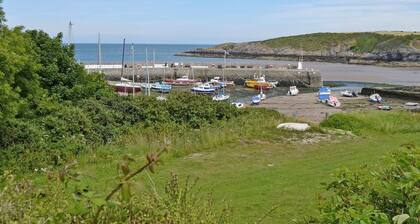 4 * "Quayside" Apartment im Herzen der wunderschönen Bucht von Cemaes. Hundefreundlich