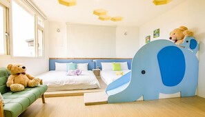 森林大象四人房 | 獨特設計、獨特裝修、書桌、遮光窗簾/窗簾