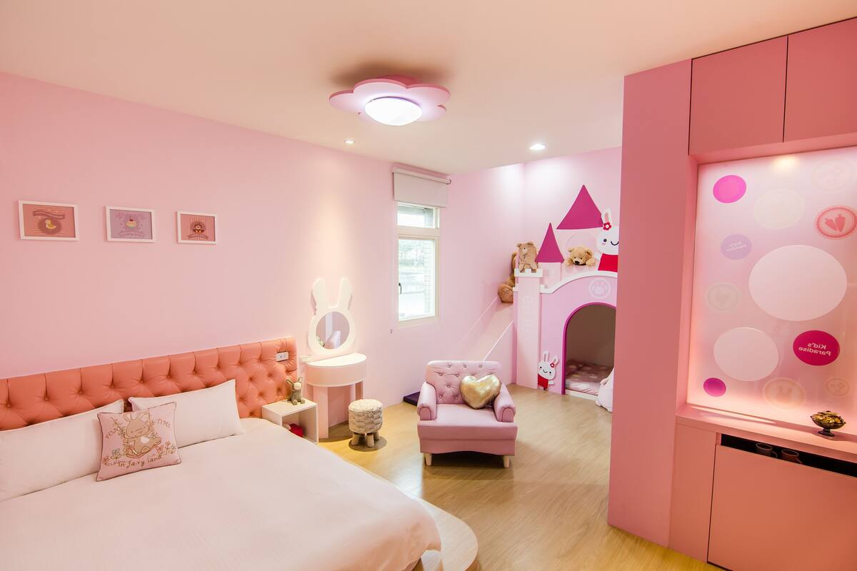 Rabbit Quadruple Room | Desk, blackout drapes, soundproofing, WiFi (free)