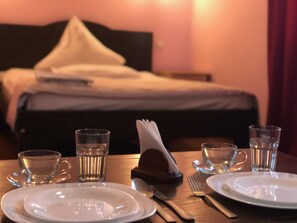 Single Room, Balcony | 1 bedroom, individually decorated, individually furnished, desk