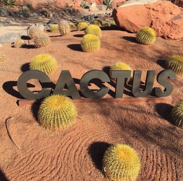 Exterior detail - Comfortable Sleeping with Resort Amenities! (St. George)