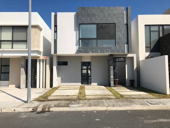 Exterior - Experience Mexico, home away from home! (Veracruz)