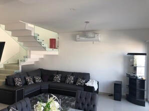 TV - Experience Mexico, home away from home! (Veracruz)