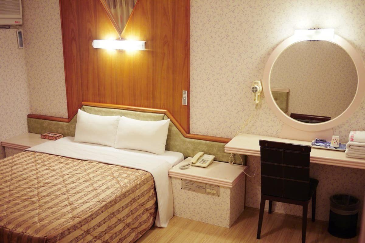 Standard Double Room | Desk, rollaway beds, free WiFi, bed sheets