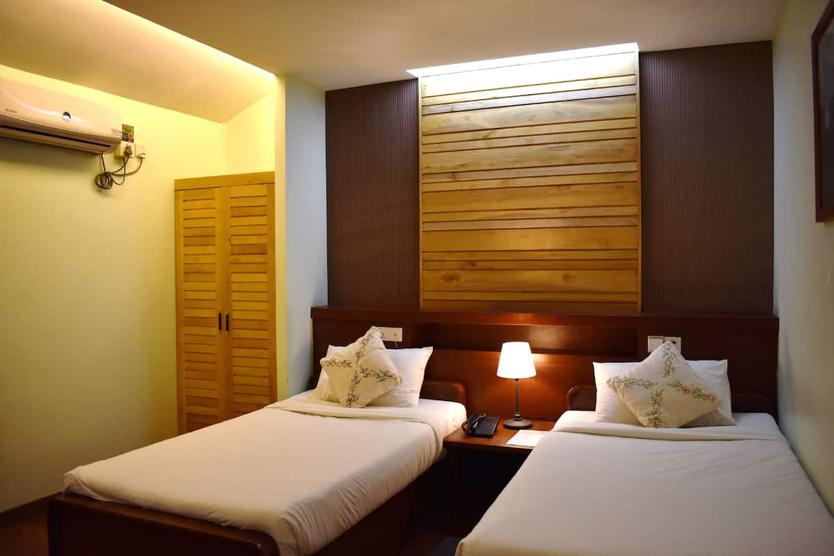 ตู้นิรภัยในห้องพัก, โต๊ะทำงาน, ห้องเก็บเสียง, Wi-Fi ฟรี