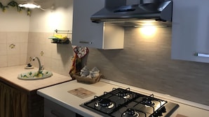 Dupleks (Ortensia) | Dapur pribadi | Kompor dan peralatan masak/sendok-piring