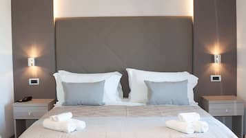 1 bedroom, premium bedding, memory-foam beds, minibar