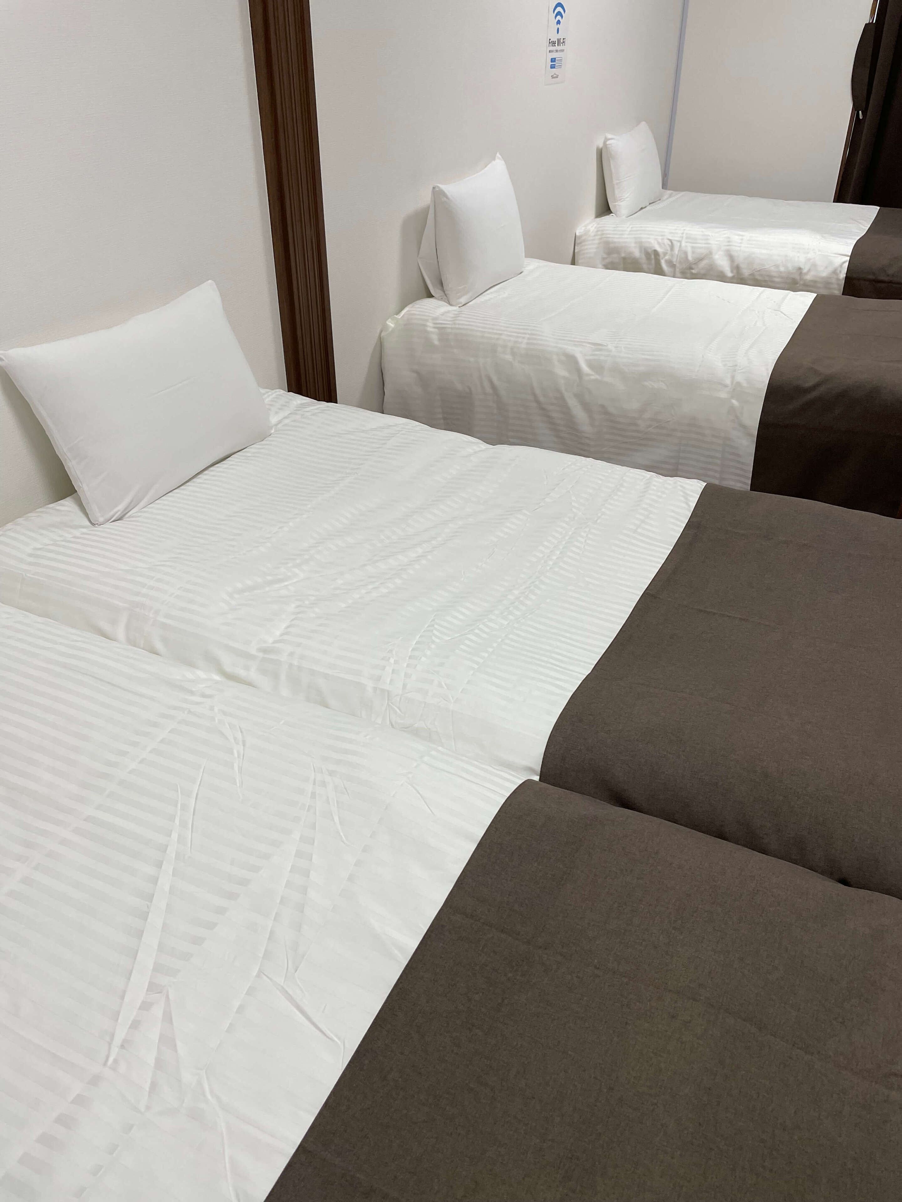 2 bedrooms, minibar, desk, laptop workspace